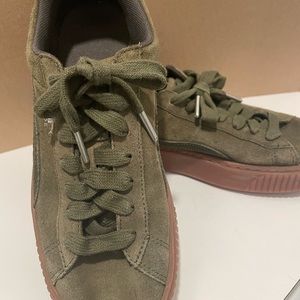 PUMA Unisex-Adult Green Suede Sneaker Size 8.5(W) 6.5(M)
